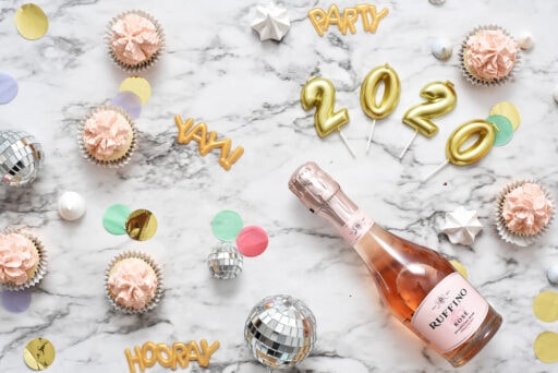 שנת 2020 חגיגת שמפניה וקאפקייס